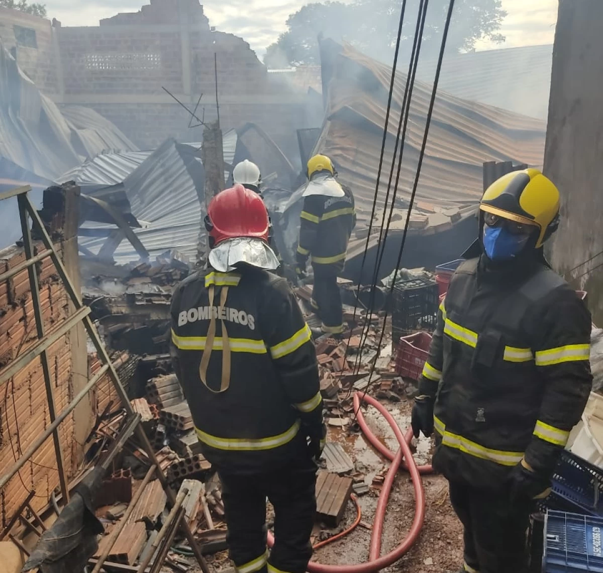 Produtos explodiram e foram arremessados durante incêndio em supermercado;  VÍDEO, Tocantins