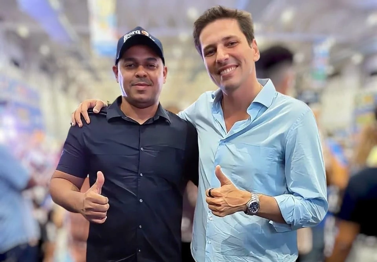 imagem da noticiaDeputado Olyntho firma parceria com vereador Rômulo Soares e garante veículo para pacientes em hemodiálise