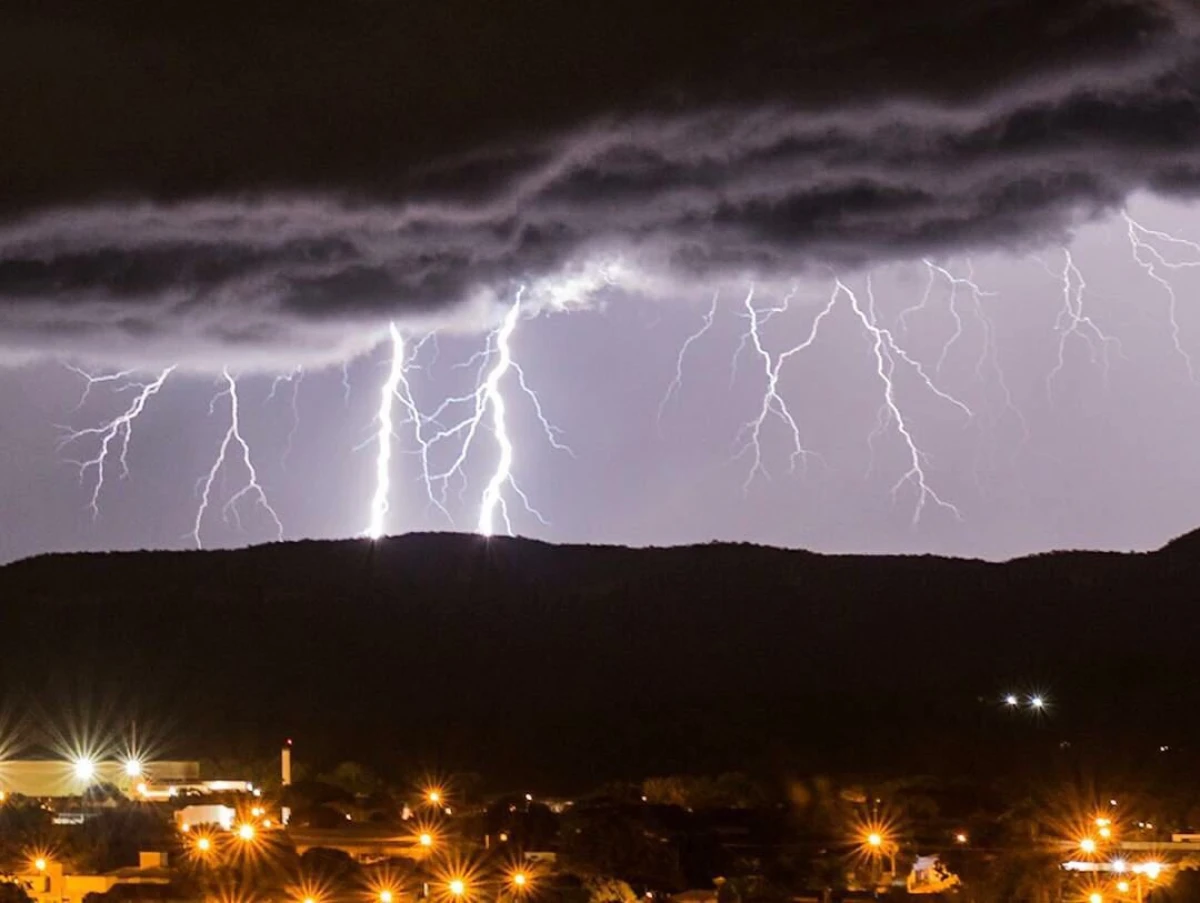 imagem da noticiaCom 457 mil descargas, Tocantins bate recorde de raios em outubro e acende alerta para fortes tempestades