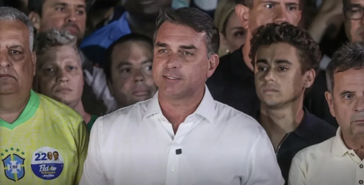 imagem da noticiaEm carta golpista, Flávio agradece Milei e Trump por apoio para fuga
